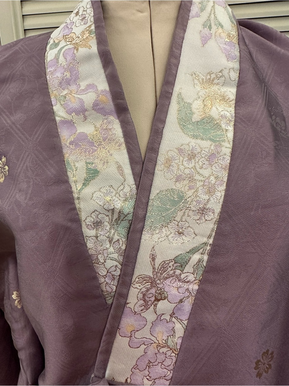 Hanfu Top | Lavender Wrap Jacket with Floral Trim - Picture 5 of 5